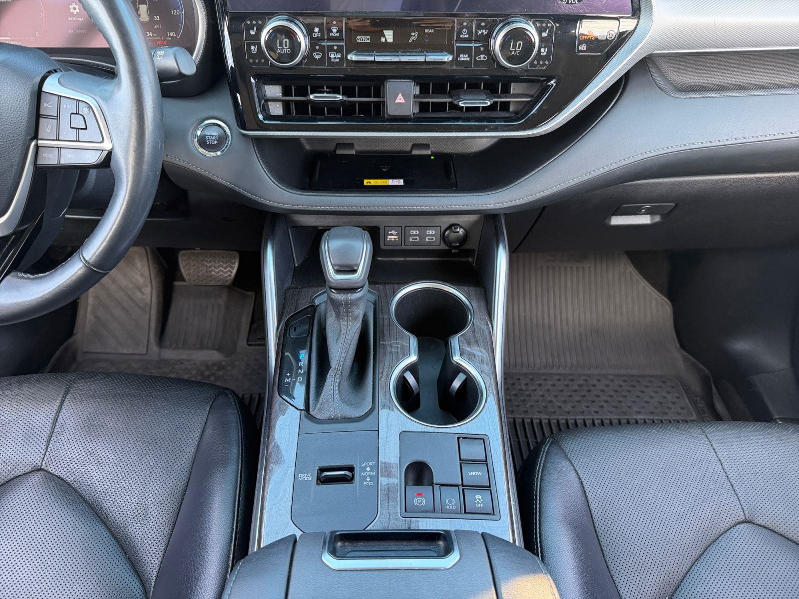 Used 2023 Toyota Highlander Platinum FWD image 10