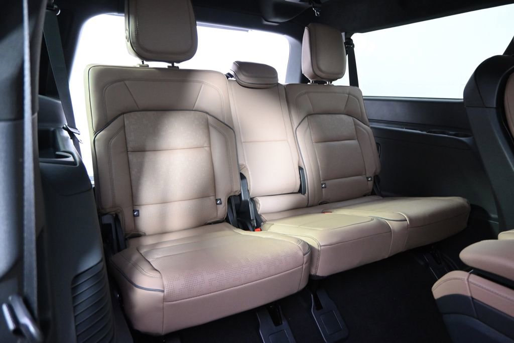 New 2026 Lincoln Navigator L Black Label AWD/4WD image 19