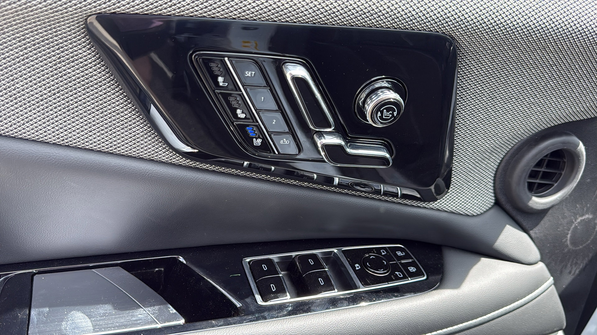 New 2026 Cadillac Optiq Sport 2 w/ LPO, Floor Liner Package AWD/4WD image 11