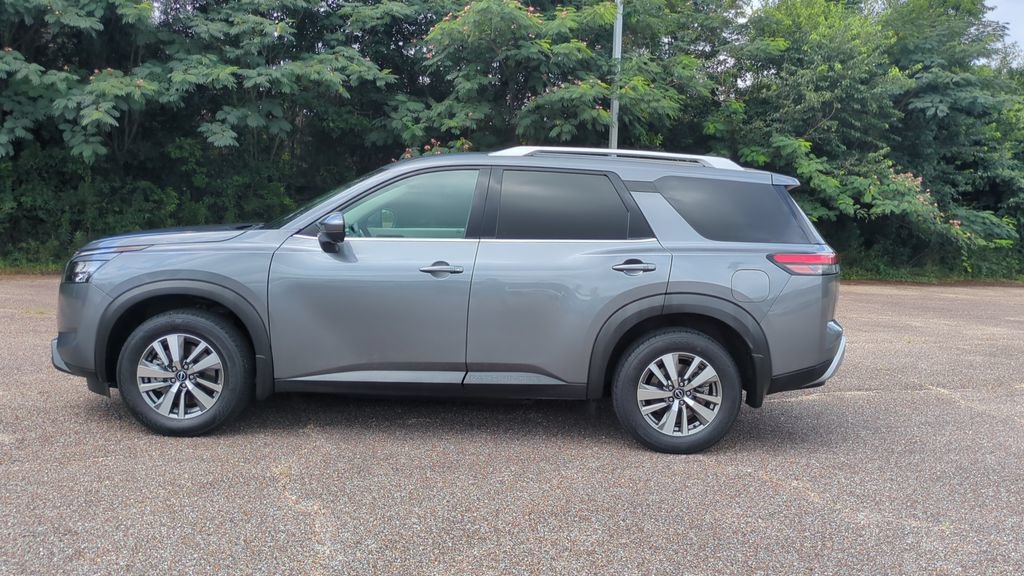 Used 2025 Nissan Pathfinder SL w/ Cargo Package AWD/4WD image 8