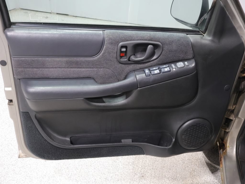 Used 1998 Chevrolet Blazer LS w/ Preferred Equipment Group RWD image 12