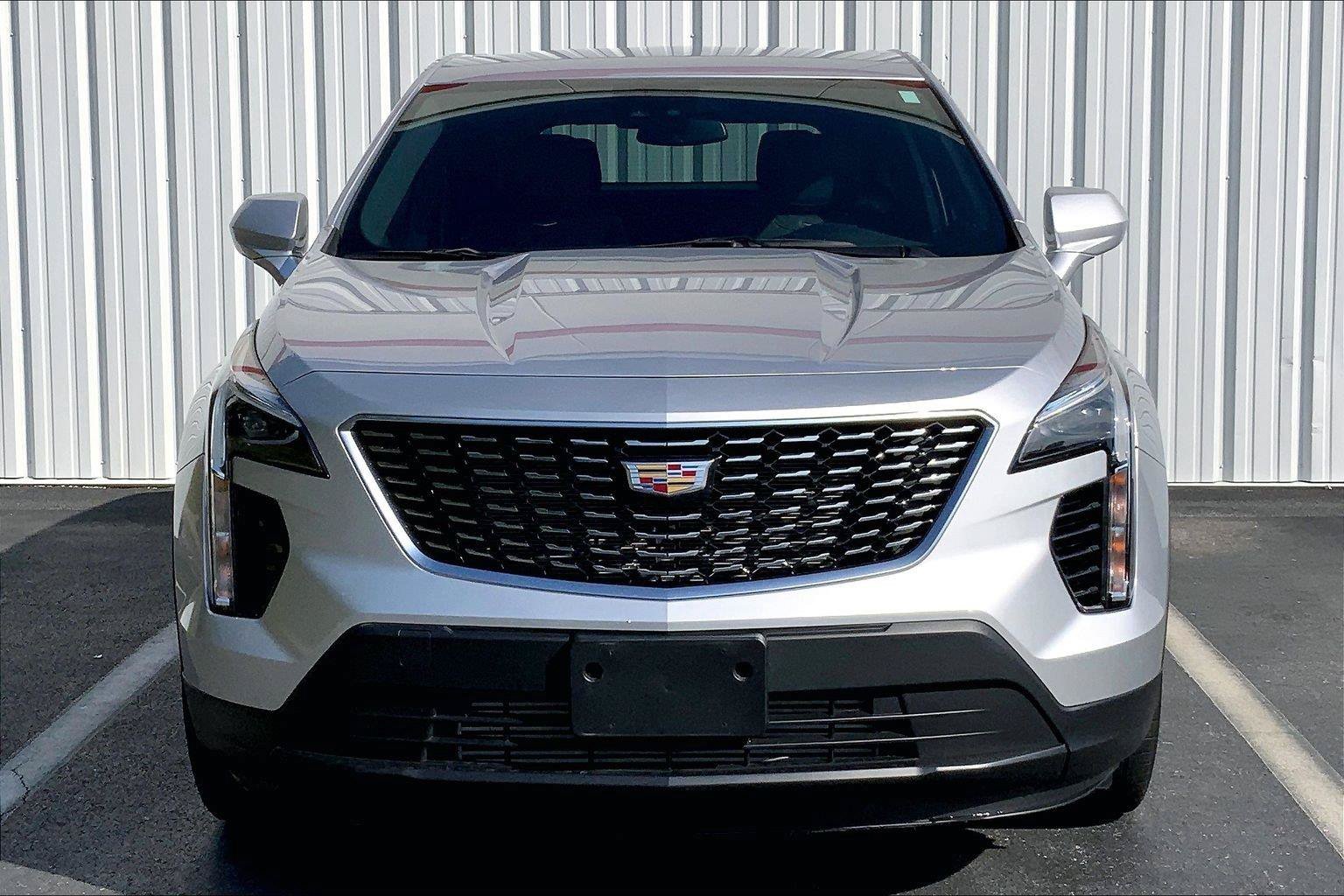 Used 2022 Cadillac XT4 Luxury w/ Cold Weather Package AWD/4WD image 2