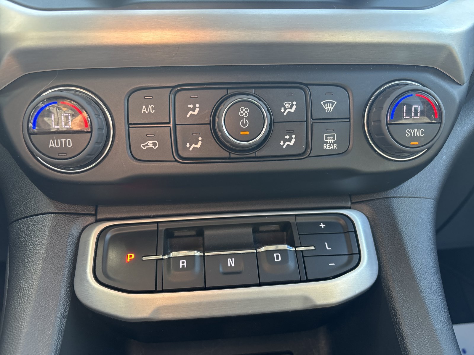 Used 2023 GMC Acadia SLE w/ Driver Convenience Package AWD/4WD image 17