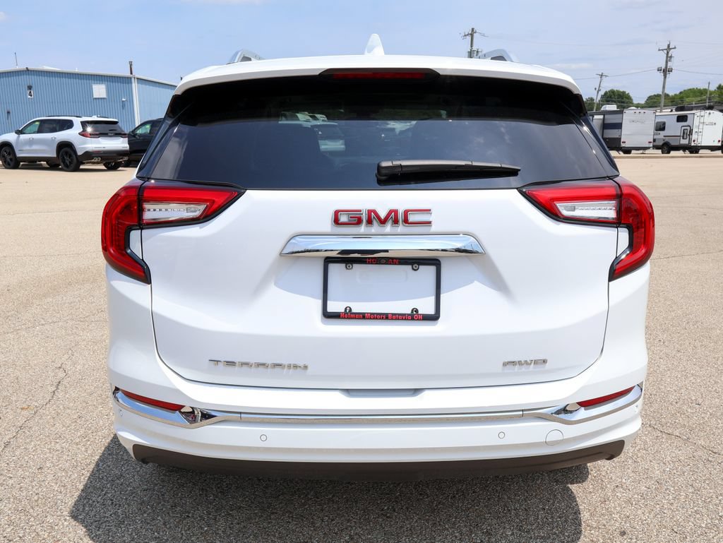 Used 2024 GMC Terrain Denali w/ Denali Premium Package AWD/4WD image 4