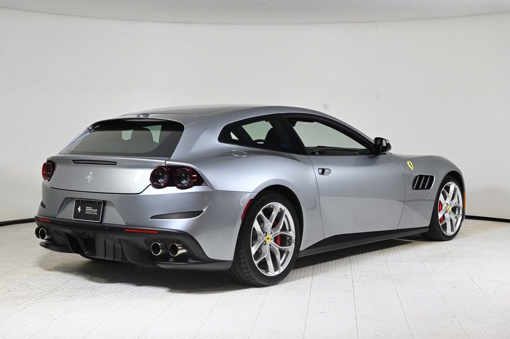 Used 2018 Ferrari GTC4Lusso T image 9