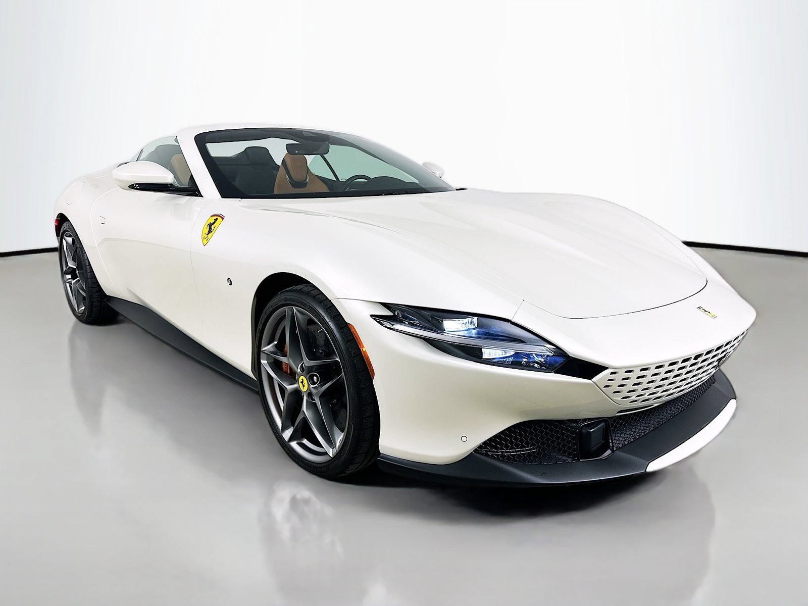 Used 2024 Ferrari Roma Spider RWD image 3