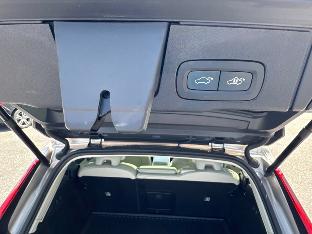 Used 2024 Volvo XC60 B5 Core AWD/4WD image 11