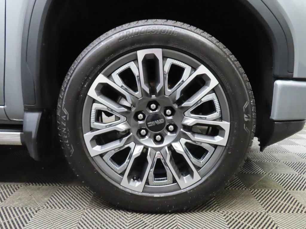 Used 2026 GMC Sierra 1500 Denali Ultimate w/ LPO, Black Badging Package AWD/4WD image 9