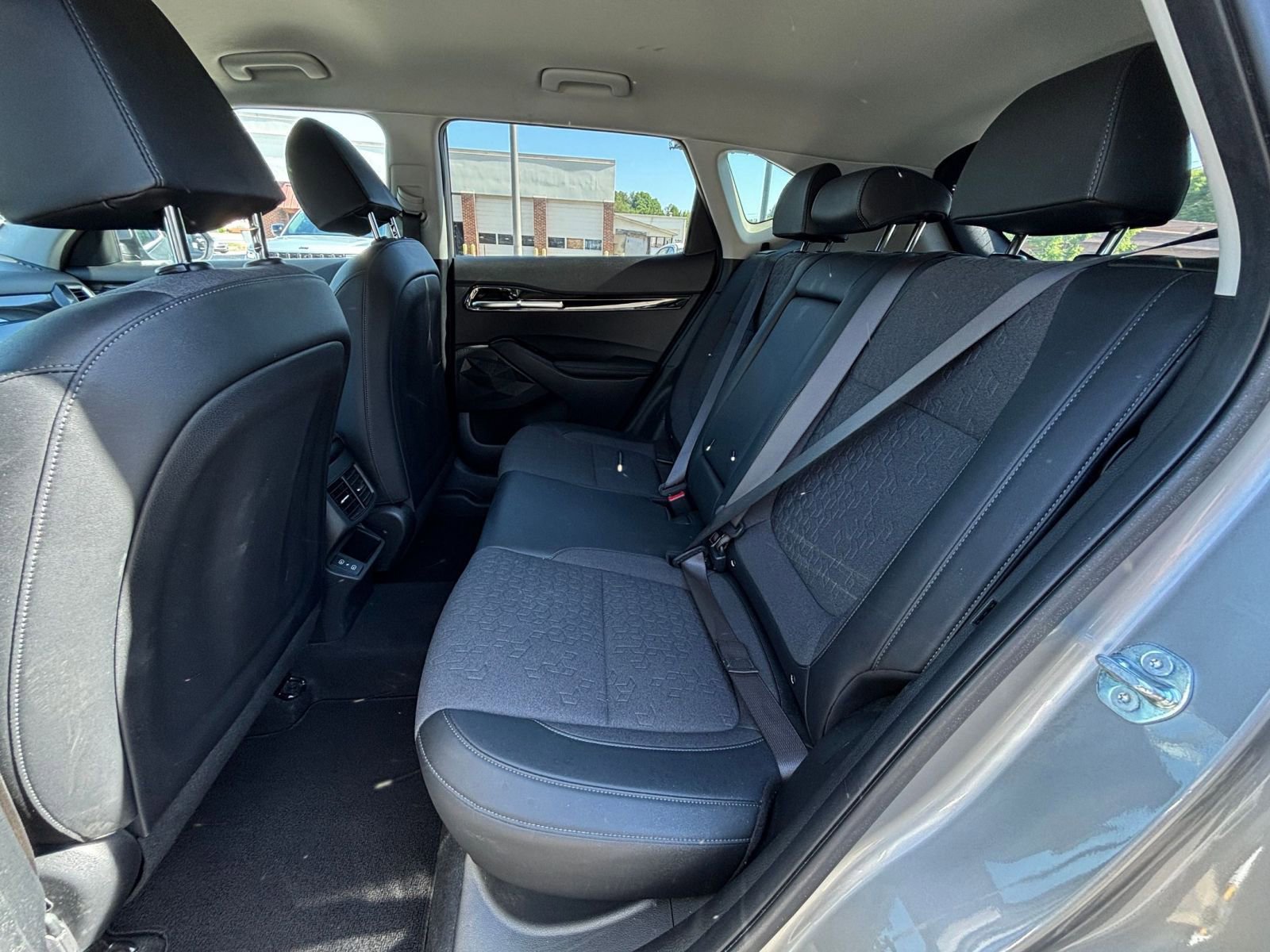 Used 2025 Kia Seltos S FWD image 32