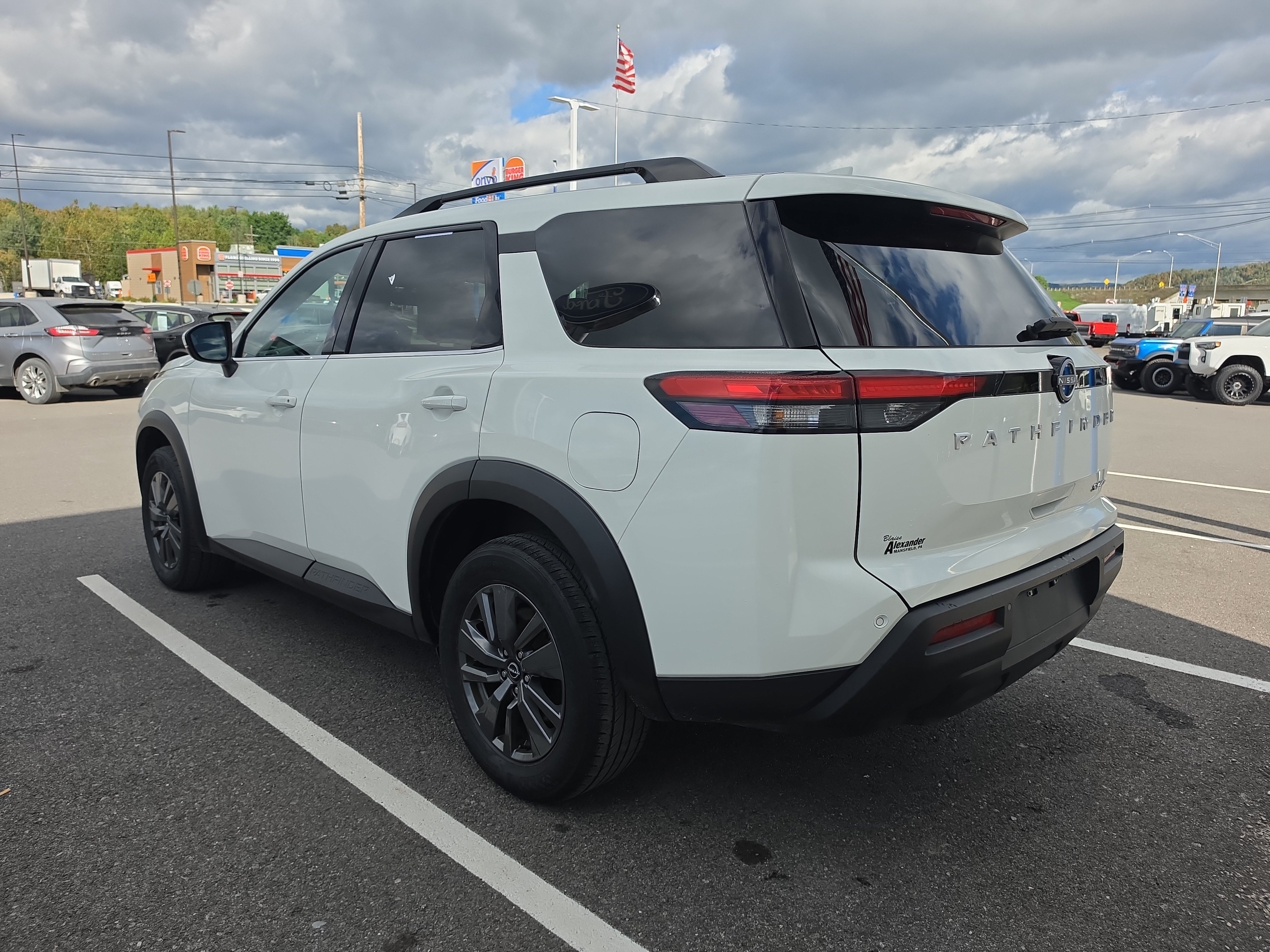Used 2024 Nissan Pathfinder SV AWD/4WD image 6