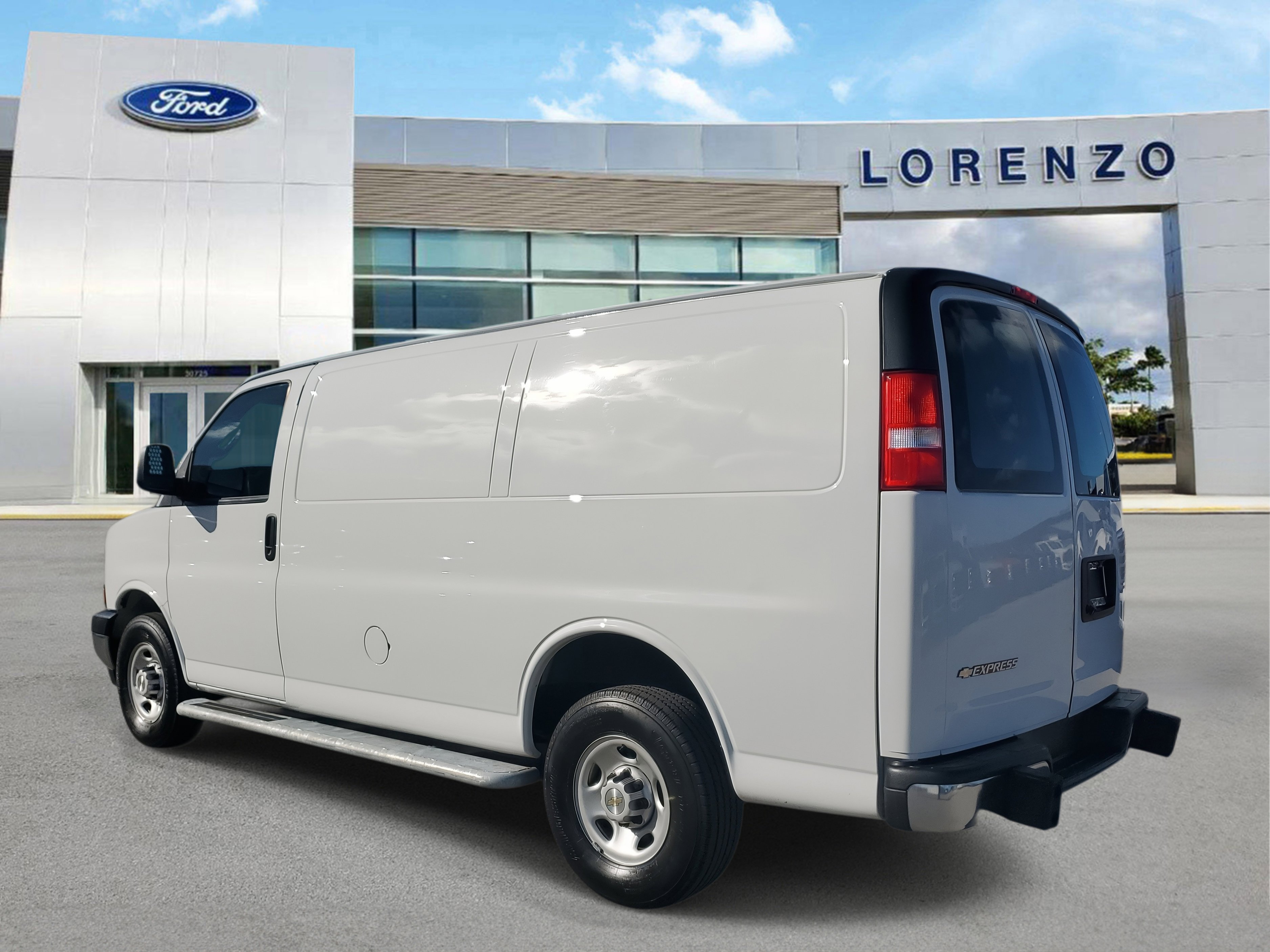 Used 2024 Chevrolet Express 2500 w/ Driver Convenience Package image 7