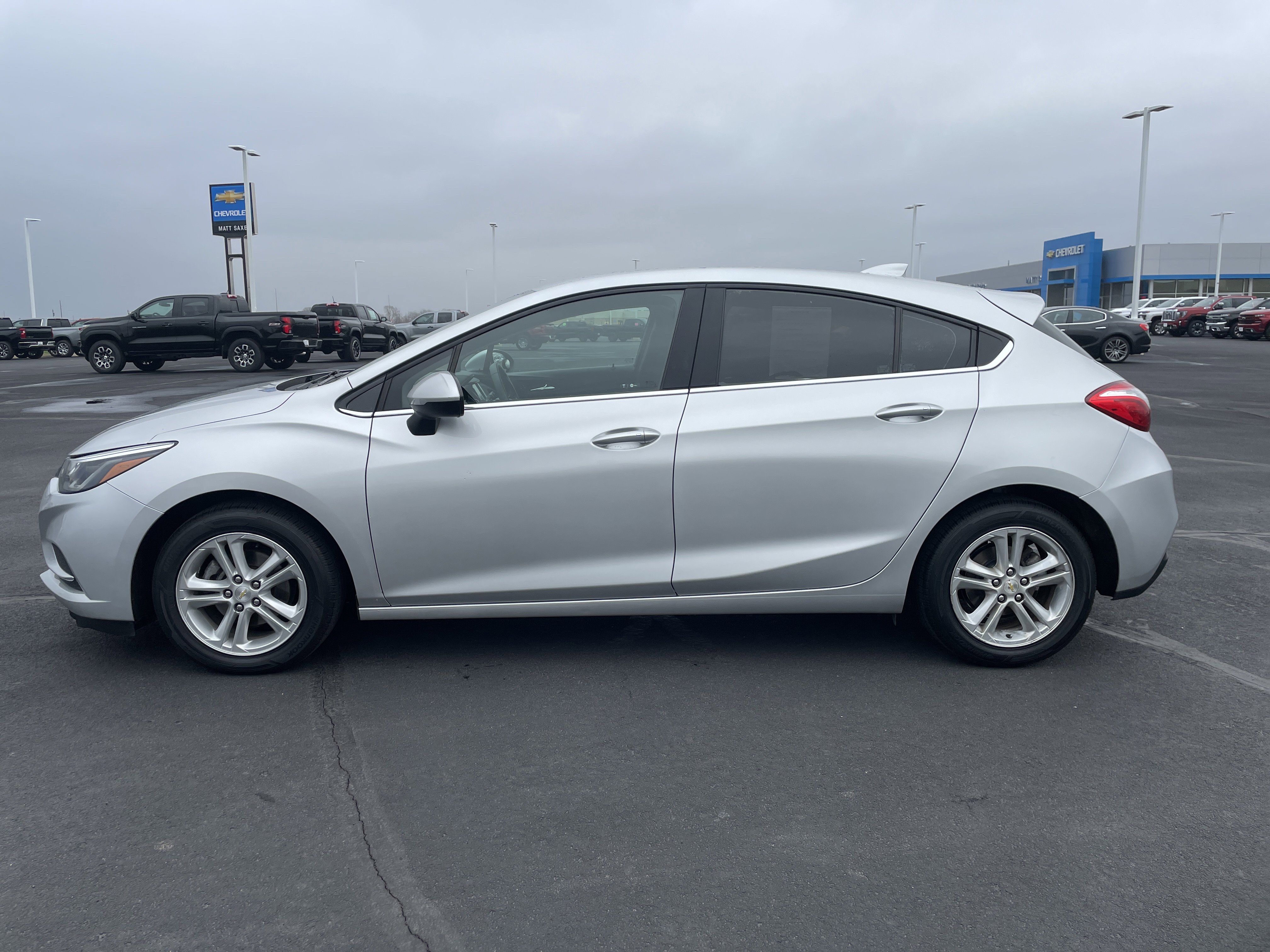 Used 2017 Chevrolet Cruze LT w/ Convenience Package image 2