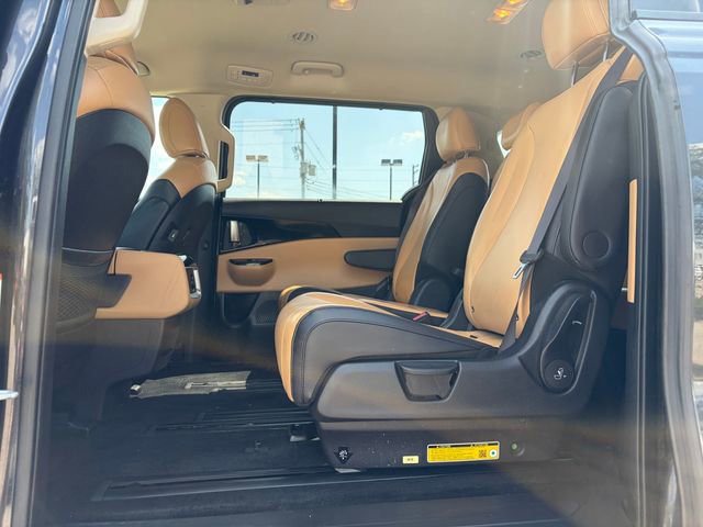 Used 2024 Kia Carnival EX FWD image 14