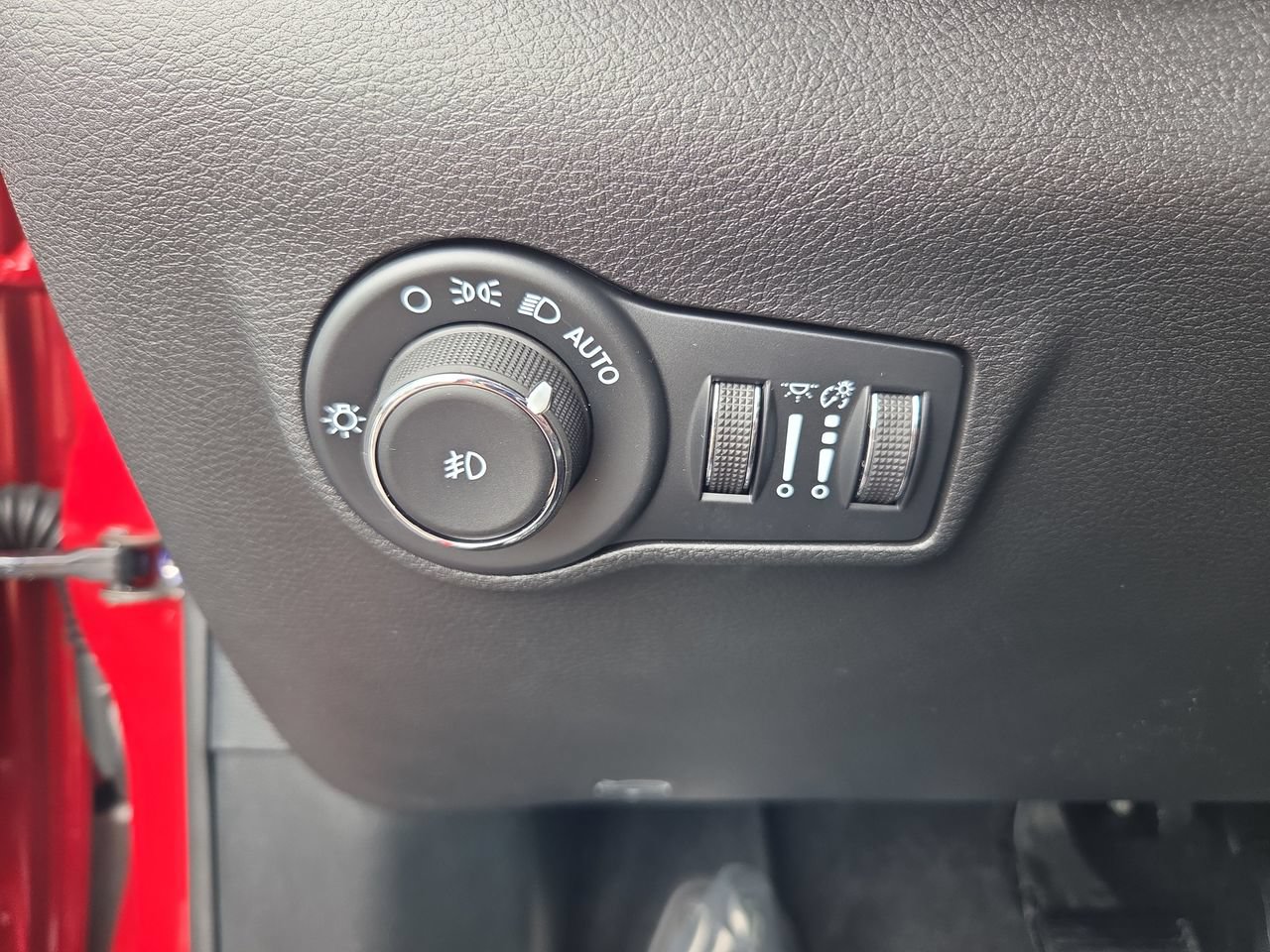 New 2026 Jeep Compass Limited w/ Sun, Sound & Navigation Group AWD/4WD image 32