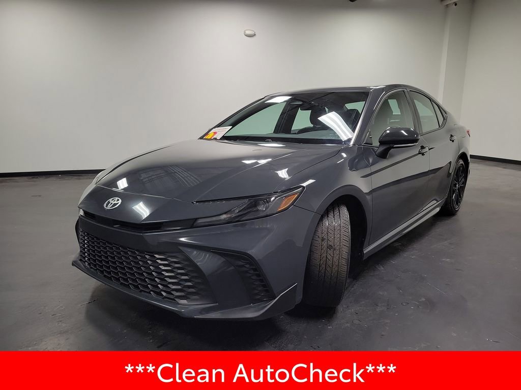 Used 2025 Toyota Camry SE image 4