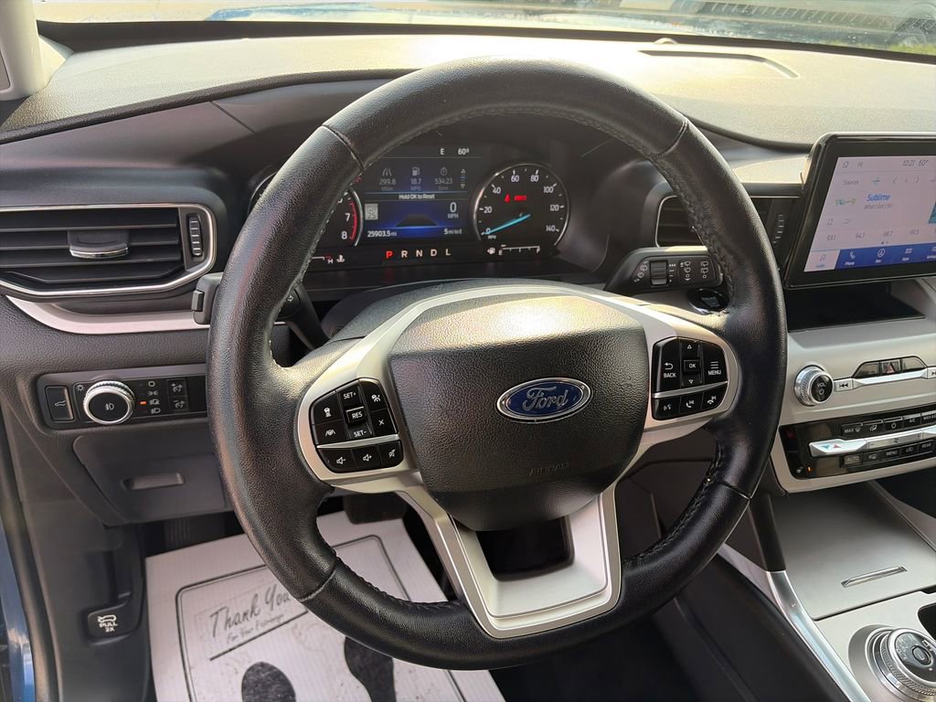 Used 2023 Ford Explorer XLT w/ Equipment Group 202A AWD/4WD image 18