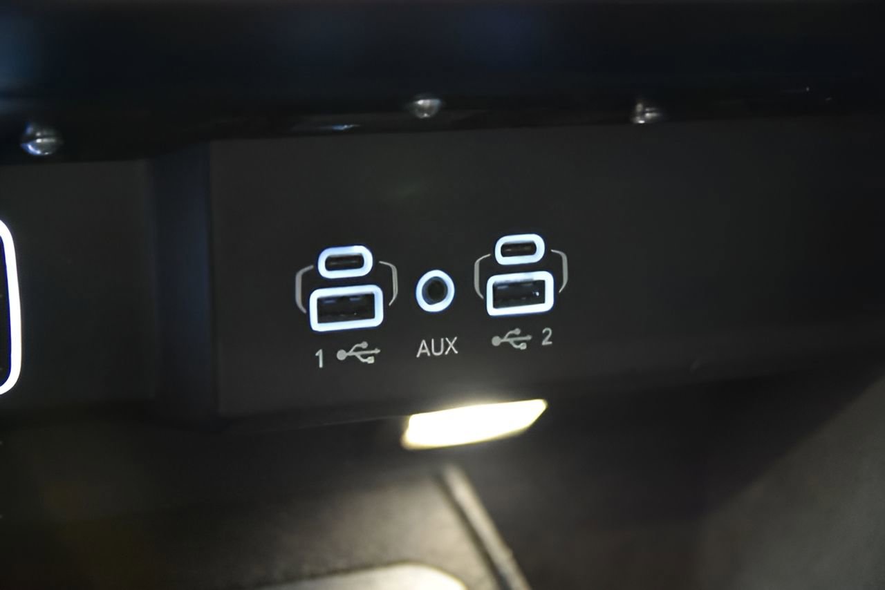 Used 2023 Jeep Wagoneer L Series II RWD image 30