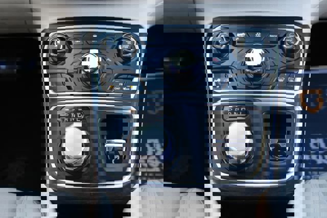 Used 2015 Chrysler 200 Limited image 14