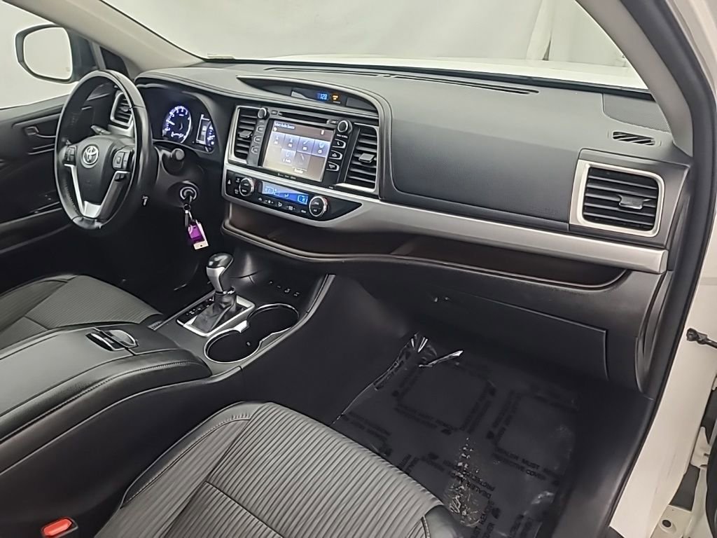 Used 2017 Toyota Highlander Plus AWD/4WD image 14