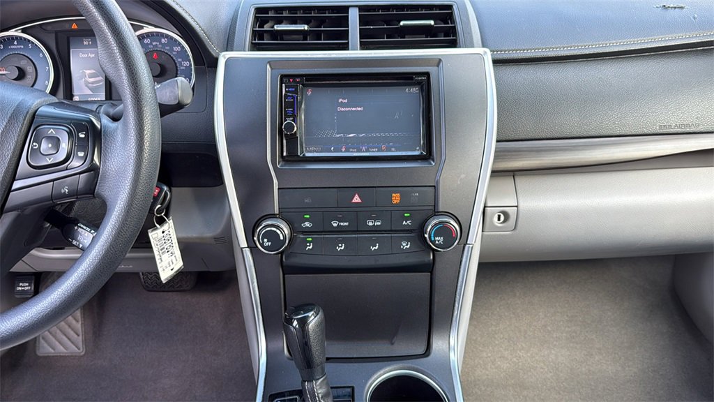 Used 2017 Toyota Camry LE image 21