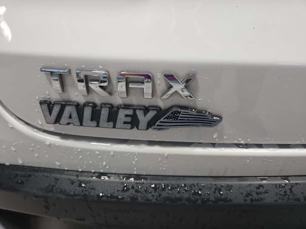 Used 2025 Chevrolet Trax LT w/ LT Convenience Package FWD image 14
