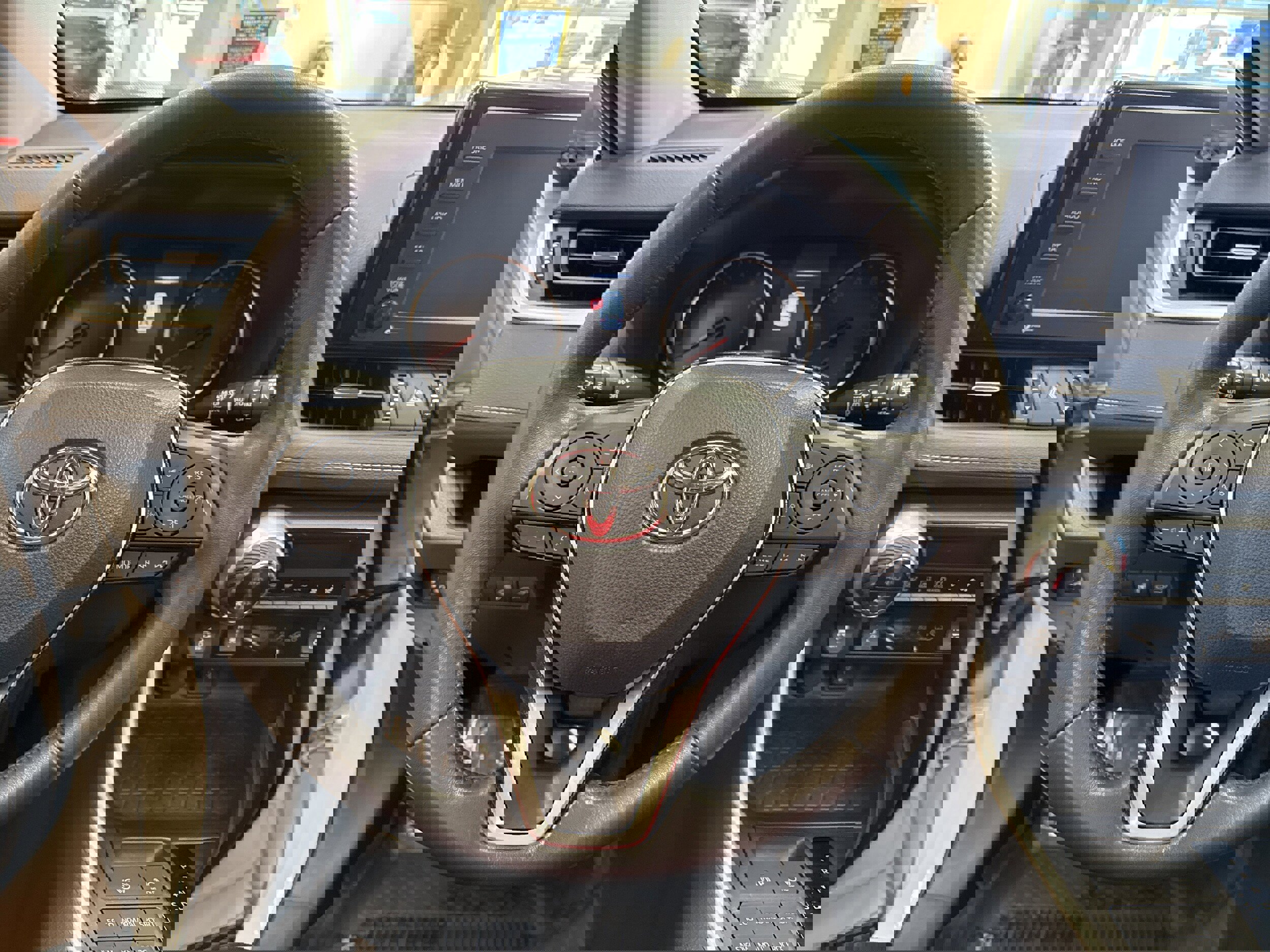 Used 2021 Toyota RAV4 XLE Premium image 31