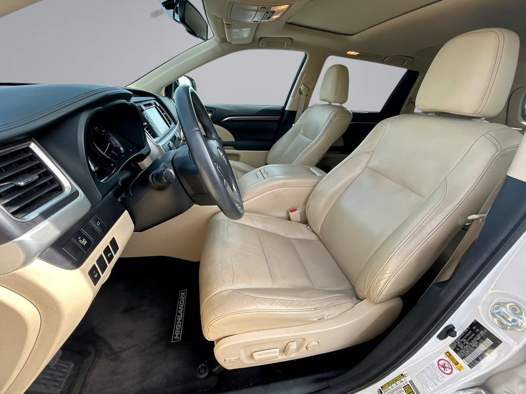 Used 2016 Toyota Highlander Limited FWD image 8
