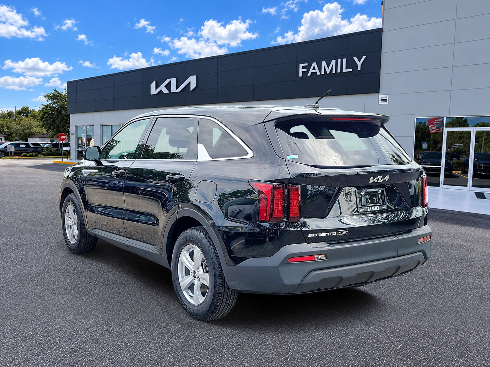Certified 2023 Kia Sorento LX FWD image 4