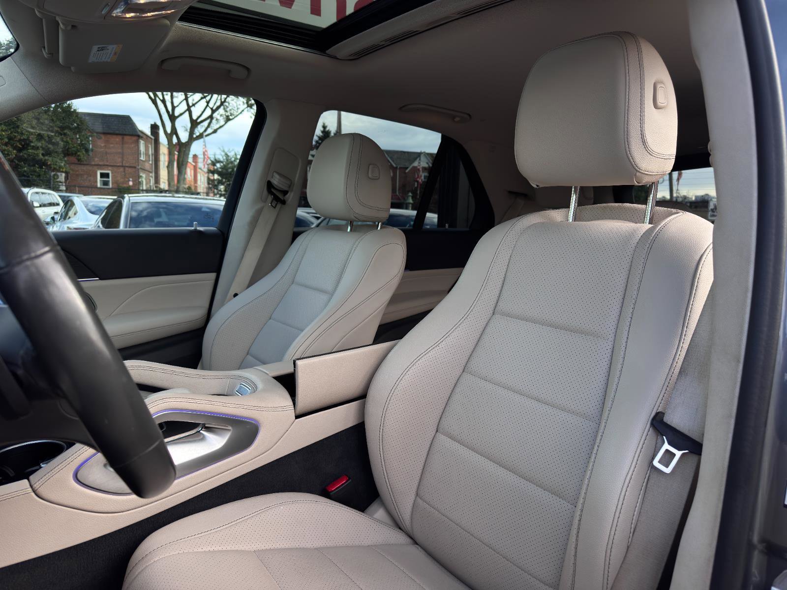 Used 2020 Mercedes-Benz GLE 350 4MATIC w/ Premium Package image 16