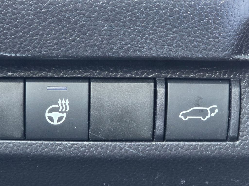 Used 2025 Toyota RAV4 XLE Premium image 9