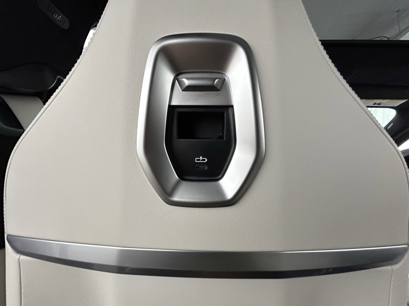 Used 2025 BMW 760i xDrive w/ Premium Package image 33