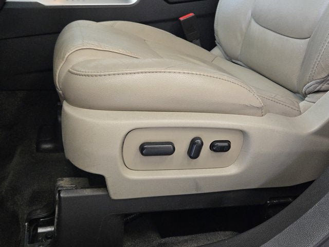 Used 2014 Ford Explorer XLT w/ Equipment Group 202A AWD/4WD image 21