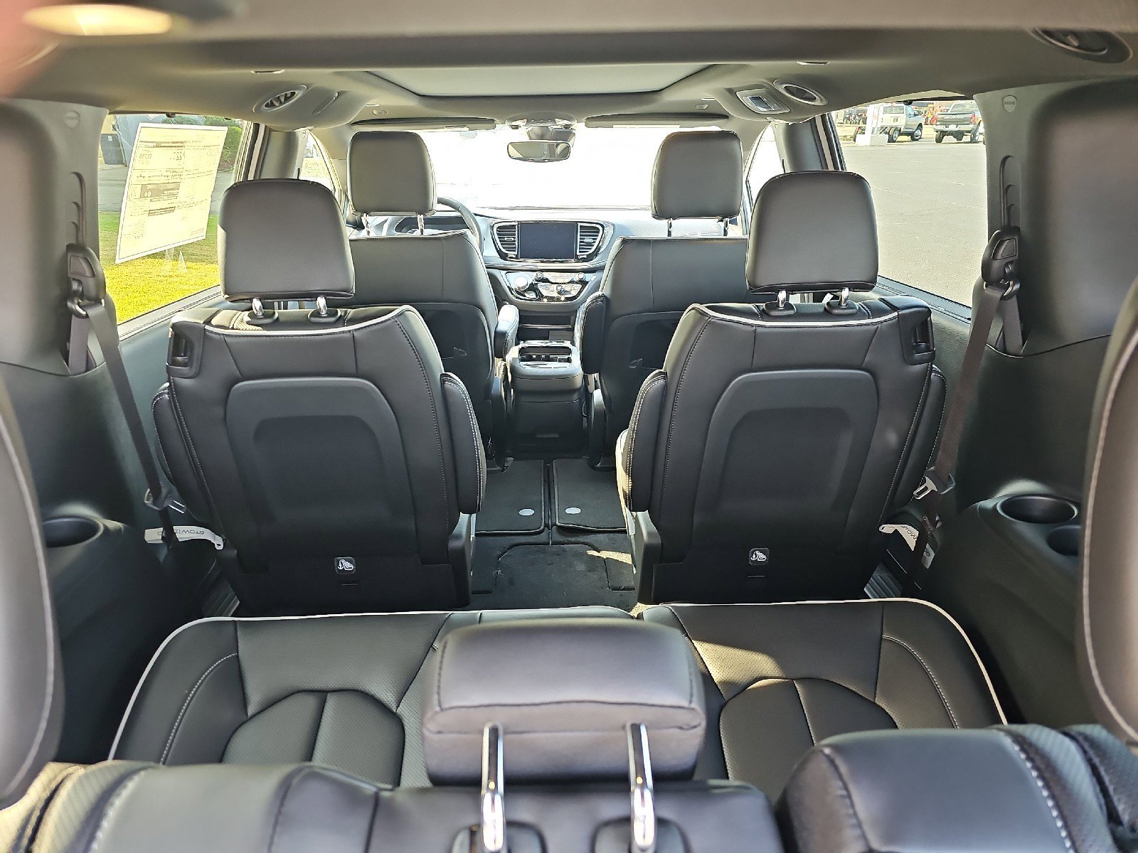 New 2026 Chrysler Pacifica Limited image 7