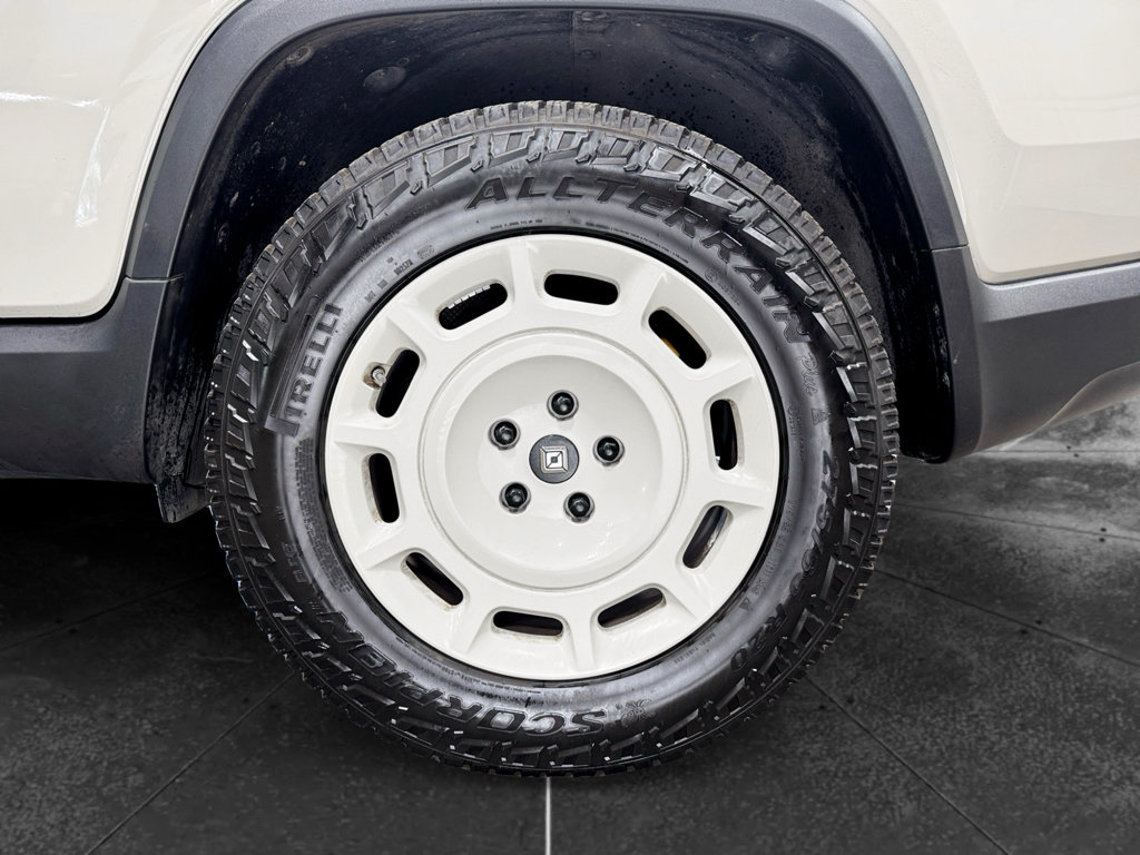 Used 2025 Rivian R1T Adventure Tri AWD/4WD image 32