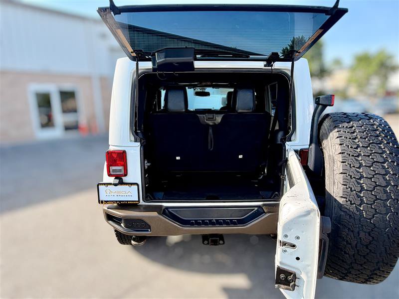 Used 2016 Jeep Wrangler Sahara AWD/4WD image 8