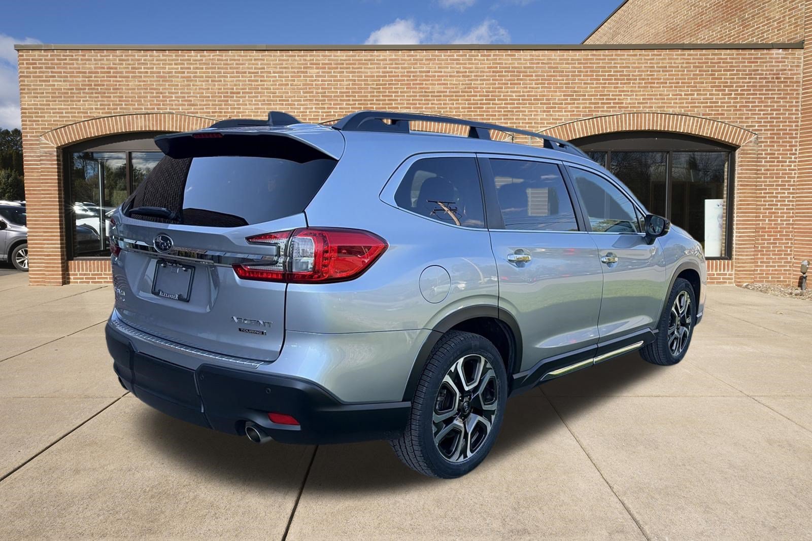 Used 2024 Subaru Ascent Touring AWD/4WD image 3