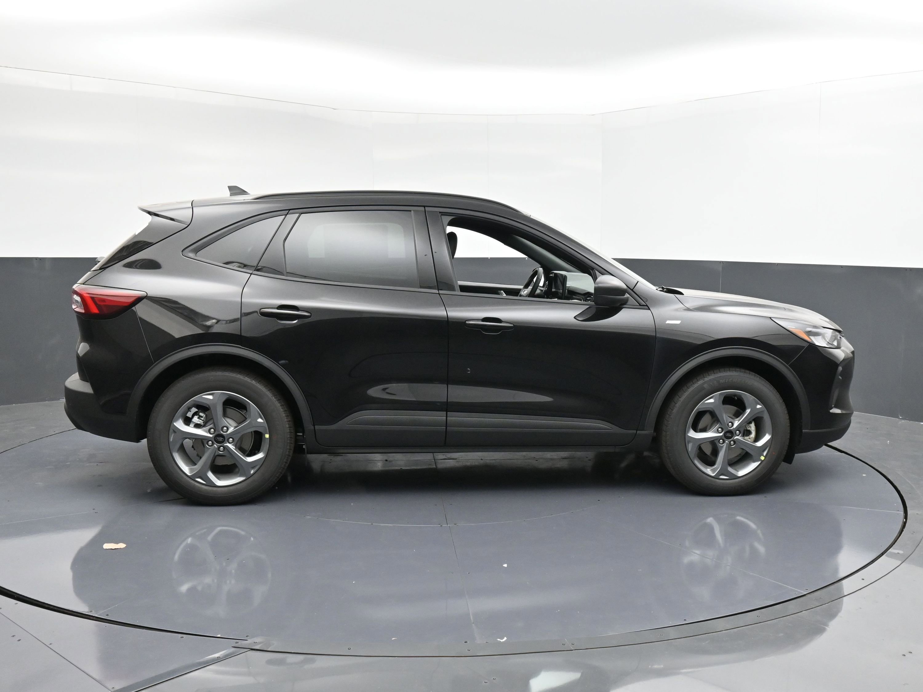 Used 2025 Ford Escape ST-Line w/ Tech Pack #1 image 9