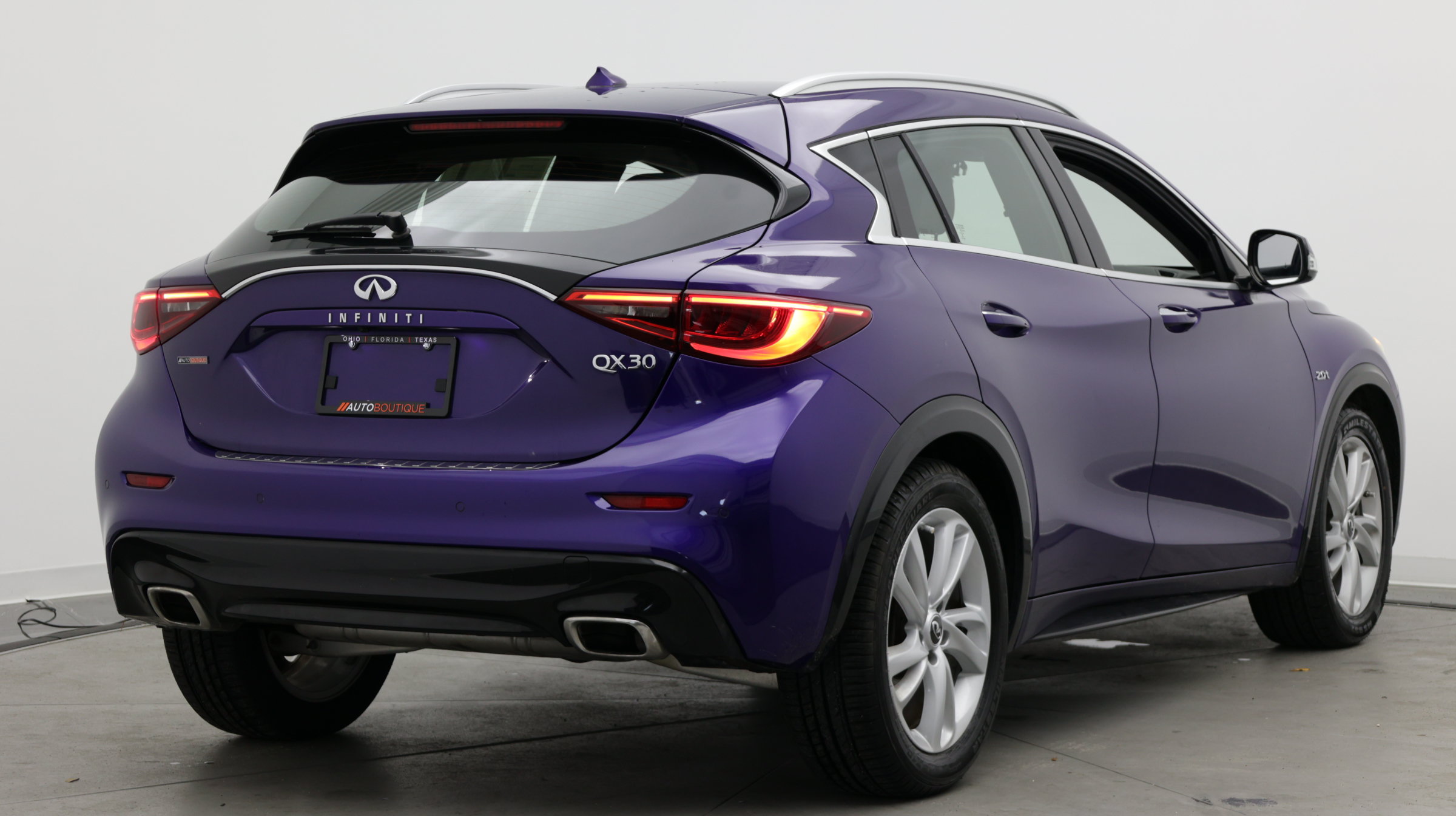 Used 2018 INFINITI QX30 Premium w/ Navigation Package FWD image 10