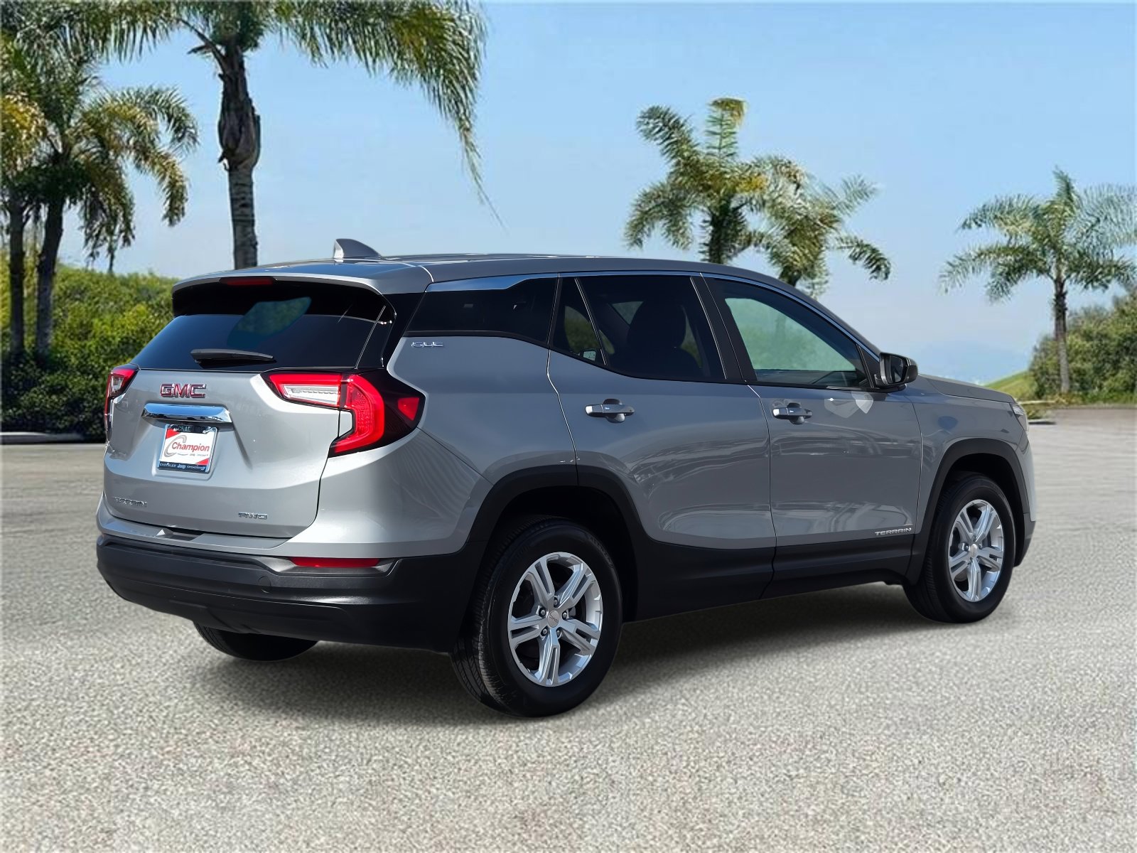 Used 2024 GMC Terrain SLE image 4
