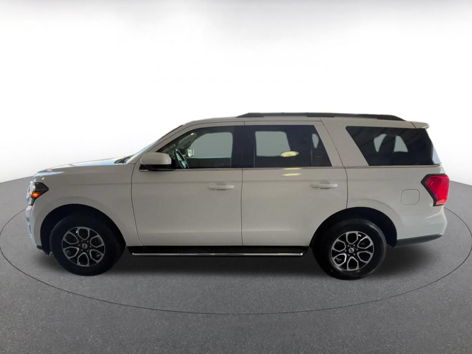 Used 2023 Ford Expedition XLT RWD image 8
