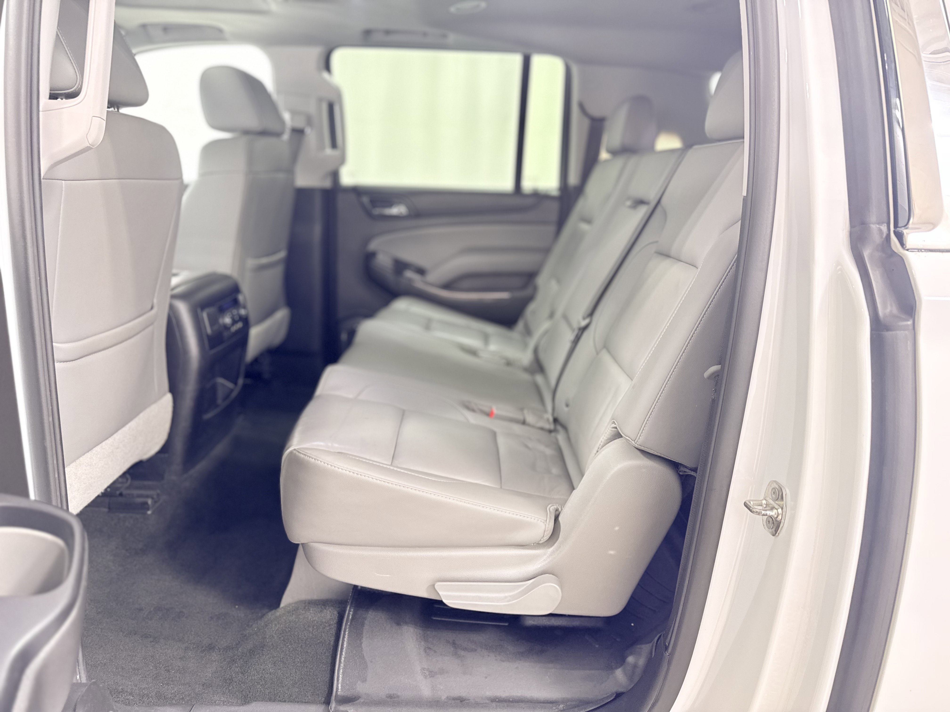Used 2018 Chevrolet Suburban LT image 25