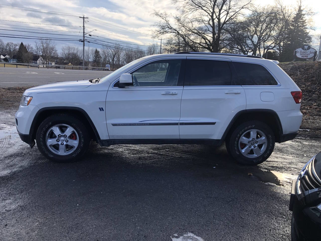Used 2012 Jeep Grand Cherokee Laredo w/ Laredo E Group image 4
