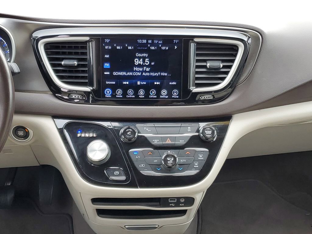 Used 2017 Chrysler Pacifica Touring-L w/ Tire & Wheel Group image 27