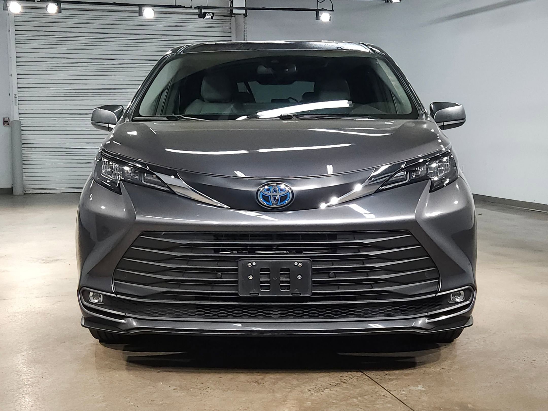 Certified 2025 Toyota Sienna XLE image 2