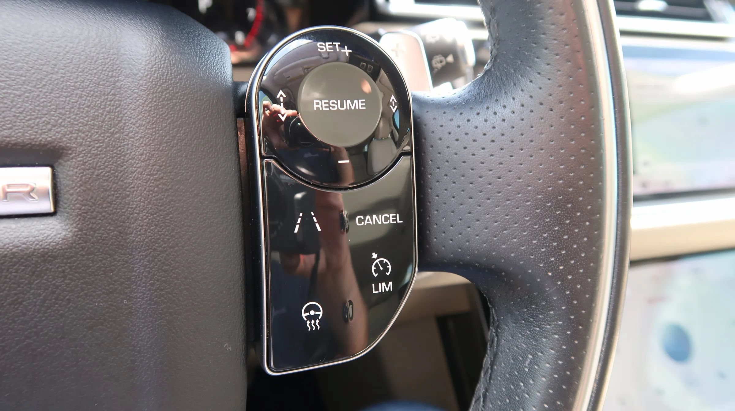Used 2019 Land Rover Range Rover Velar R-Dynamic SE AWD/4WD image 37