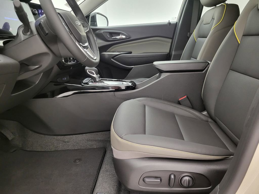 New 2026 Chevrolet Trax LS FWD image 2
