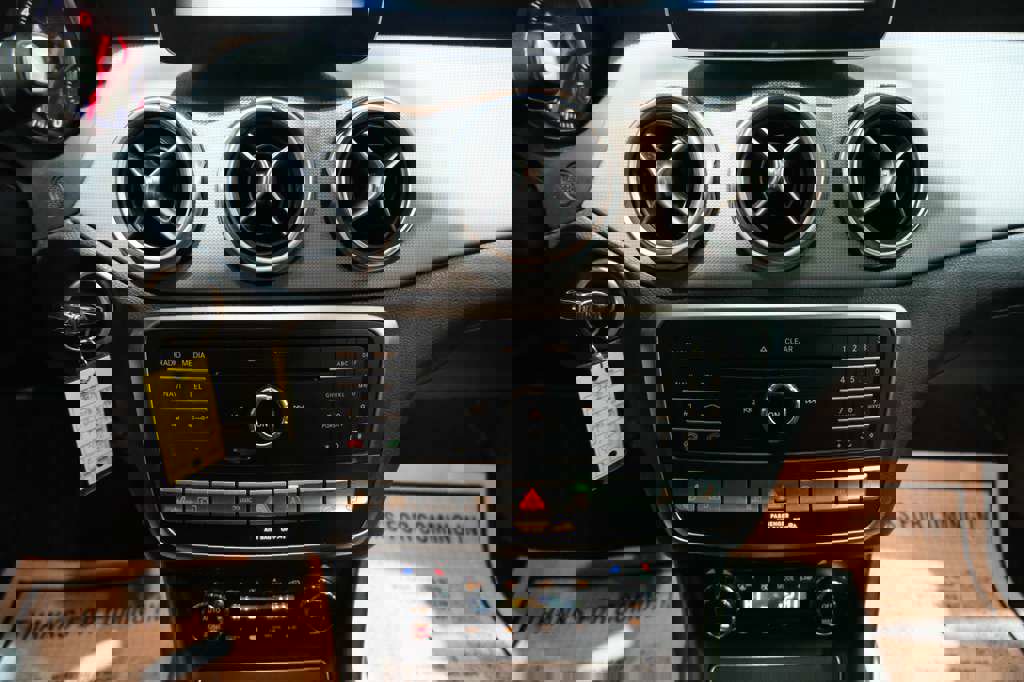 Used 2020 Mercedes-Benz GLA 250 4MATIC image 27