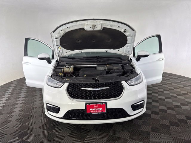 Used 2023 Chrysler Pacifica Touring-L FWD image 14