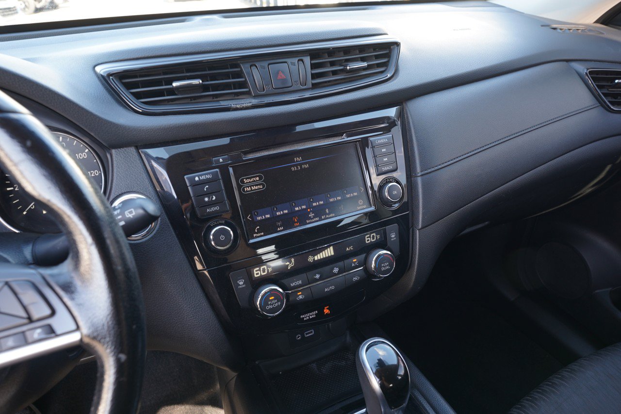 Used 2020 Nissan Rogue SV FWD image 12