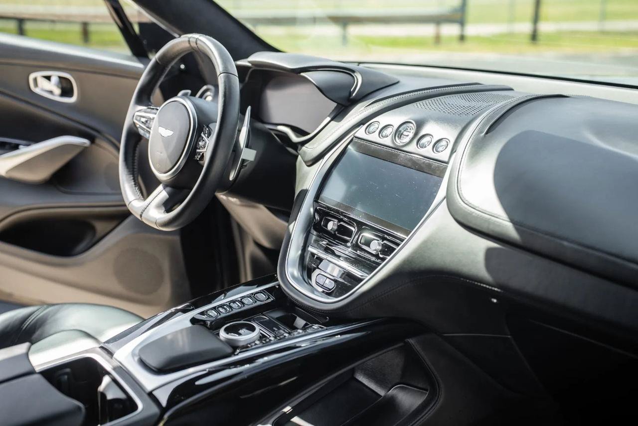 Used 2021 Aston Martin DBX AWD/4WD image 43